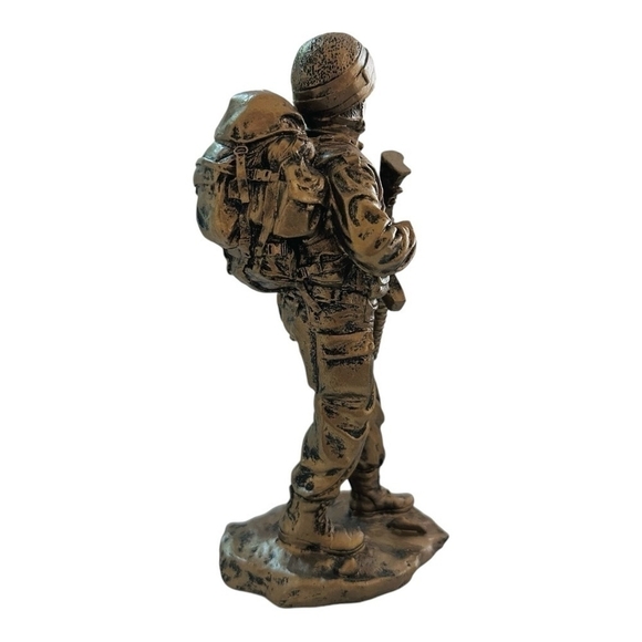 Trooper Sculpture Reporting Fighting Soldier with Gun Statue Display Figurine - Picture 4 of 8